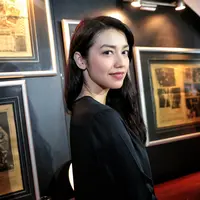 Sebuah tantangan baru bagi Velove Vexia. Pemeran 26 tahun itu akan memerankan perempuan muda era 90-an. Ia berperan sebagai istri mendiang Chrisye saat belum berhijab. (Galih W. Satria/Bintang.com)