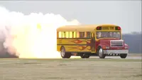 Bus sekolah ini dibekali mesin jet  yang digunakan pada pesawat tempur F-104 Starfighter.