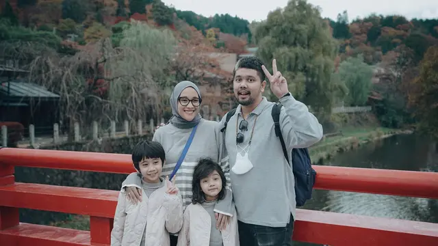 [Fimela] 6 Potret Cantik Memesona Kakak Sabda AHessa, Syanindita Trasysty