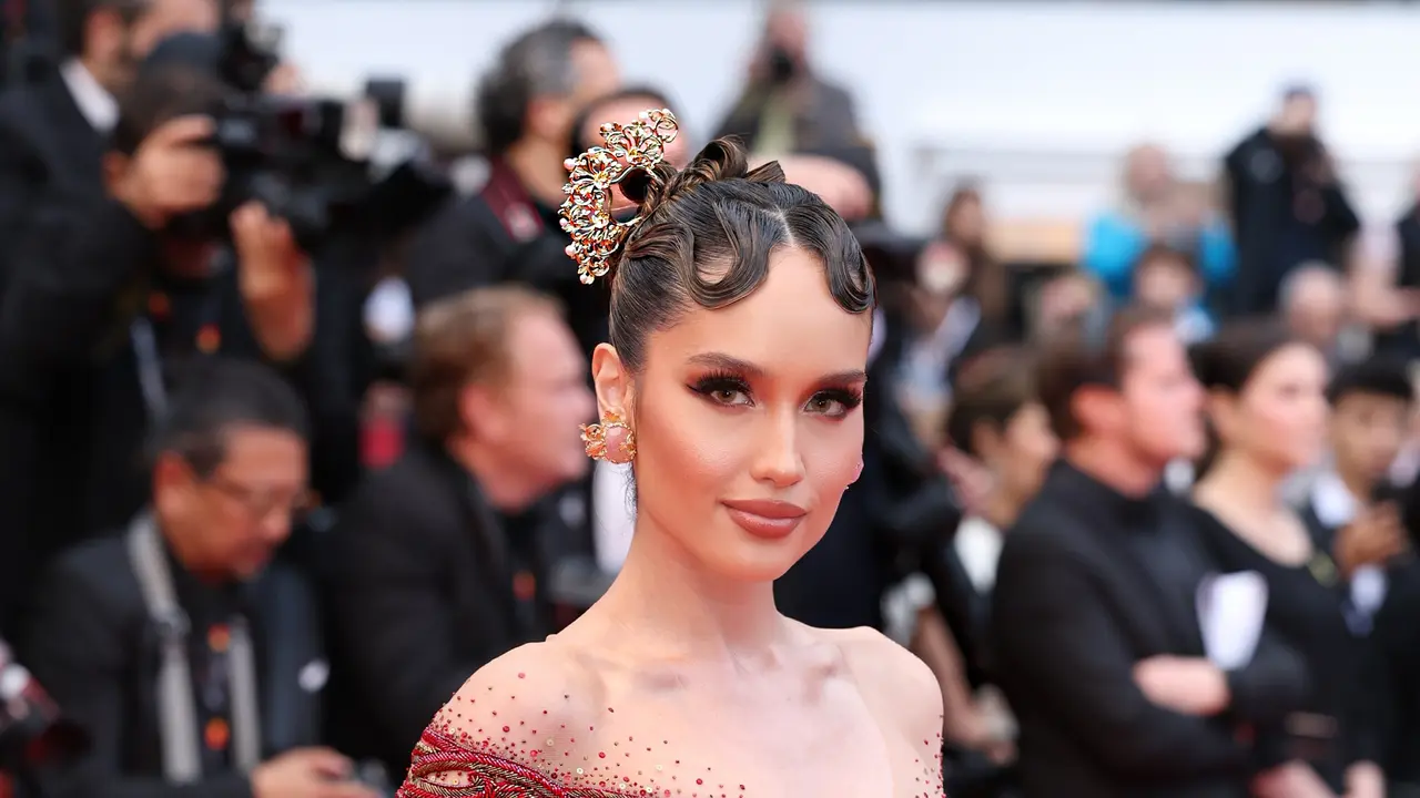 Potret Glamor Cinta Laura yang Membius di Festival Film Cannes 2025, Tampil Fearless dengan Full Makeup