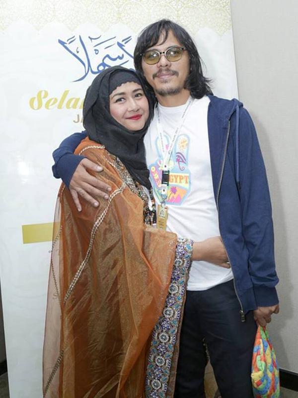 Kerja bersama dengan manajernya, Wayky Wongkar selama 11 tahun, Ria Irawan akhirnya menikah dengan Wyky Wongkar pada 2016 silam.(Liputan6.com/IG/@tabloidgenie)