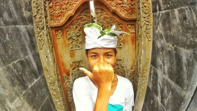 'Selfie' yang Hiasi Peringatan Tumpek Landep