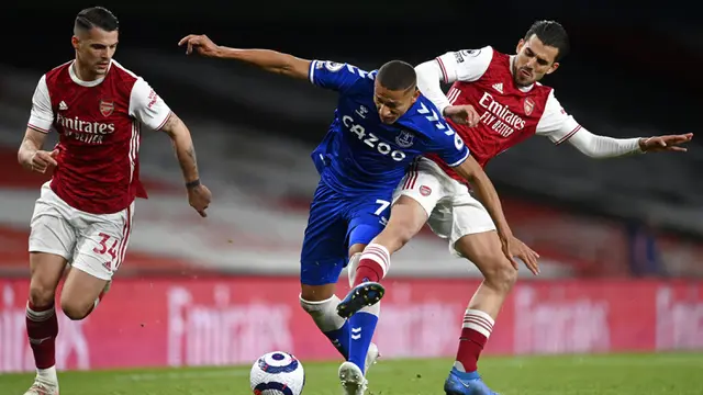 FOTO: Arsenal Dipermalukan Everton di Emirates Stadium