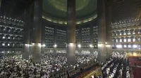 Umat Islam salat Idul Fitri di Masjid Istiqlal (AntaraFoto)