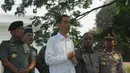 Dalam pertemuan tersebut, Jokowi beserta seluruh pucuk pimpinan TNI dan kepolisian membahas mengenai sejumlah masalah, salah satunya mengenai kesejahteraan prajurit, Jakarta, (22/10/14). (Liputan6.com/Herman Zakharia)