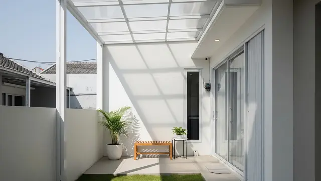 Teras dengan Atap Kaca atau Polycarbonate Transparan