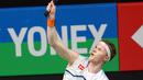 <p>Anders Antonsen saat melawan Anthony Sinisuka Ginting pada pertandingan tunggal putra turnamen bulu tangkis Malaysia Open 2023 di Bukit Jalil Axiata Arena, Kuala Lumpur, Malaysia, Kamis (12/1/2023). Anthony Sinisuka Ginting mengalahkan Anders Antonsen dengan skor 21-14, 17-21, dan 21-17. (AP Photo/Kien Huo)</p>