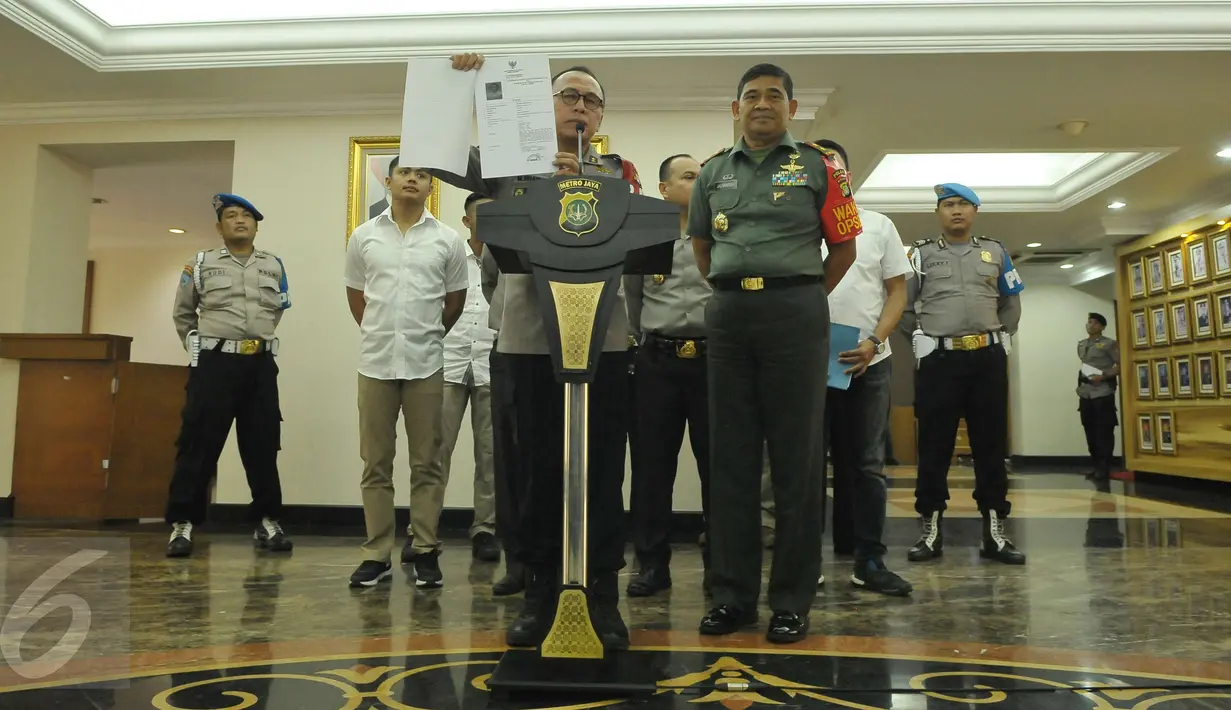 Kapolda Metro Jaya, Irjen M Iriawan memberikan keterangan pers terkait penangkapan Miryam S. Haryani di Jakarta, Senin (1/5). Miryam tercatat sudah dua kali mangkir dari pemeriksaan penyidik KPK. (Liputan6.com/Helmi Afandi)