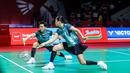 Pebulu tangkis ganda putri Indonesia, Amallia Cahaya Pratiwi/Siti Fadia Silva Ramadhanti berusaha mengembalikan kok ke arah pasangan Korea Selatan, Baek Ha Na/Lee So Hee dalam laga 32 besar Indonesia Open 2026 di Istora, Kompleks Stadion Utama Gelora Bung Karno (SUGBK), Senayan, Jakarta, Rabu (03/06/2026). (Bola.com/Bagaskara Lazuardi)