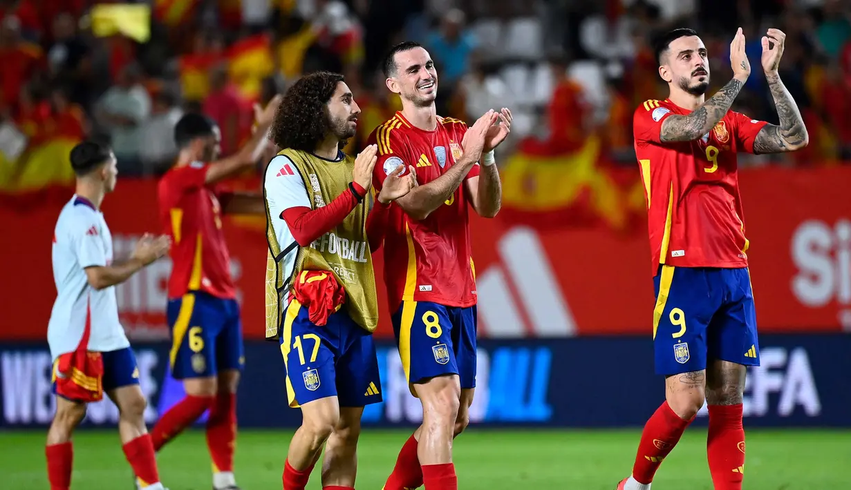Keunggulan Spanyol 1-0 atas Denmark bertahan hingga akhir pertandingan. (JOSE JORDAN/AFP)