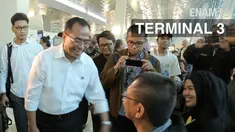 Kualitas terminal 3 Soetta yang setara dengan terminal Changi Singapura, menjadi perhatian khusus Menhub saat hari pertama beroperasi.
