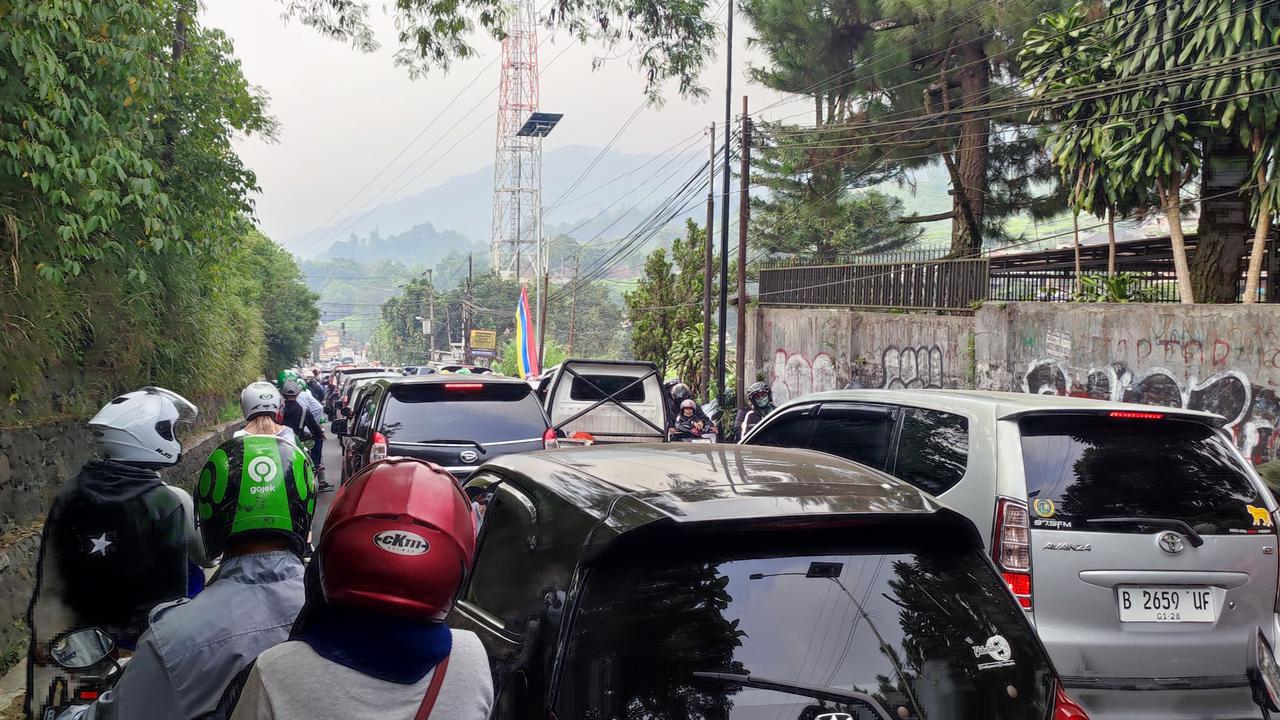 Macet di Jalur Puncak Bogor Saat Libur Nataru 2023