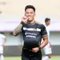 Pemain Dewa United,&nbsp;Jose Elmer Porteria melakukan selebrasi setelah mencetak gol kedua timnya ke gawang Persikabo 1973 pada laga lanjutan BRI Liga 1 2023/2024 di Indomilk Arena, Tangerang, Kamis (07/03/2024). (Bola.com/M Iqbal Ichsan)