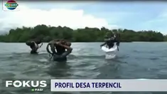 Agar dapat beraktivitas di luar desanya, warga dari tiga belas desa tersebut tak punya pilihan lain kecuali menyeberangi Muara Sungai Tala.