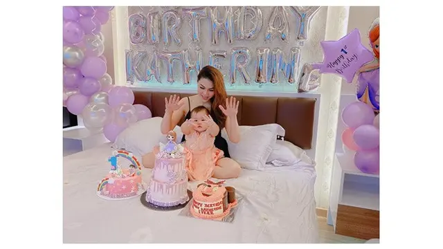 7 Potret Ultah Pertama Anak DJ Katty Butterfly, Tanpa Kehadiran Ayah