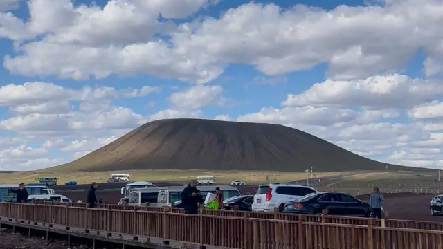 Gunung api Wulanhada atau dikenal sebagai Wulanhada Volcano Geopark adalah destinasi geowisata yang ada di wilayah Ulanqab, Mongolia Dalam, China. (Liputan6.com/Winda Nelfira)