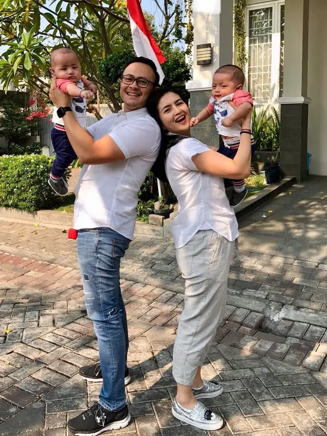 Potret Keluarga Kadek Devi