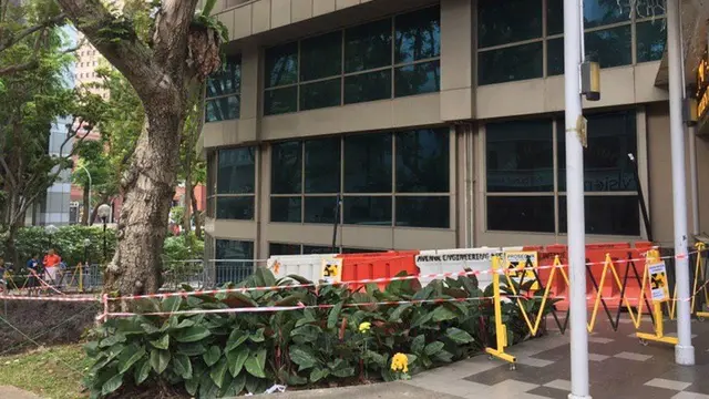 Tempat kejadian kecelakaan usai insiden terjadi di Lucky Plaza, Singapura.