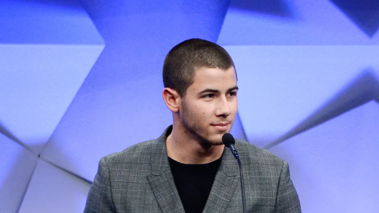 [Bintang] Nick Jonas Tertarik Kencan Mesra dengan Jennifer Lawrence