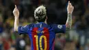 Bintang Barcelona, Lionel Messi, merayakan gol yang dicetaknya ke gawang Manchester City pada babak grup Liga Champions di Stadion Camp Nou, Barcelona, Rabu (19/10/2016). (AFP/Pau Barrena)