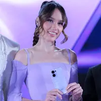 OPPO Reno13 Series 5G Smartphone dengan Fitur Ai jadi favorit Cinta Laura. [Daniel Kampua/Fimela]