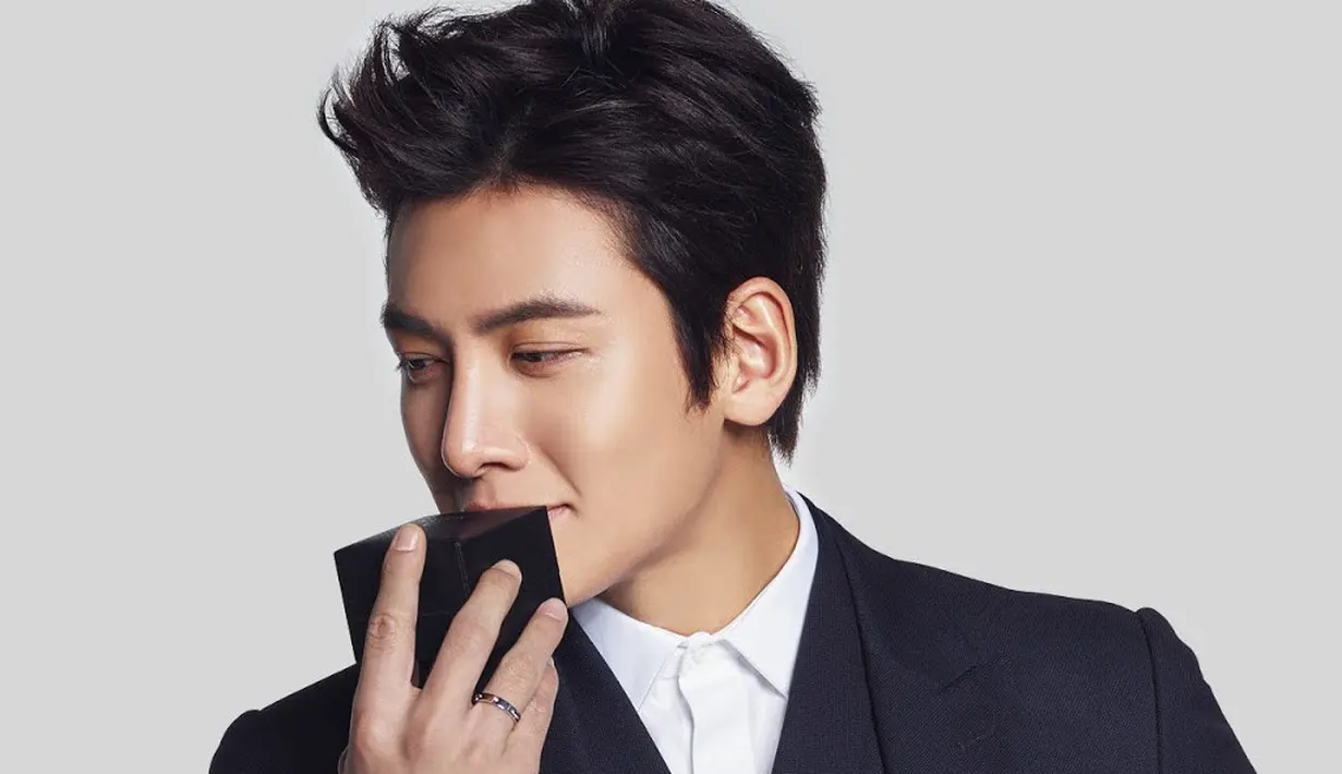 Ji Chang Wook merupakan salah satu aktor kenamaan Korea. Selain jago berakting, pria berwajah tampan ini juga punya suara yang sangat merdu. (Foto: Soompi.com)
