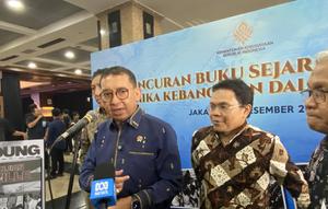 Menteri Kebudayaan (Menbud), Fadli Zon  di Kantor Kemendikdasmen, Jakarta, Minggu (14/12/2025). (Liputan6.com/Delvira Hutabarat)