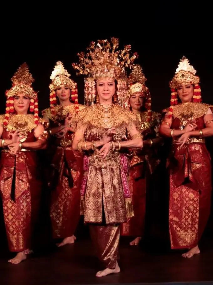 [Fimela] Komunitas Perempuan Menari Mempersembahkan Seloka Swarnadwipa