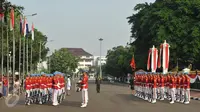 Ada yang Beda dari Pergantian Pasukan Jaga di Istana Pagi Ini