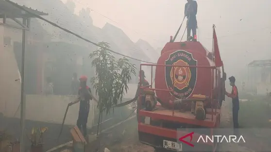 Permukiman Dekat Bandara Syamsudin Noor Dikepung Asap Kebakaran Hutan