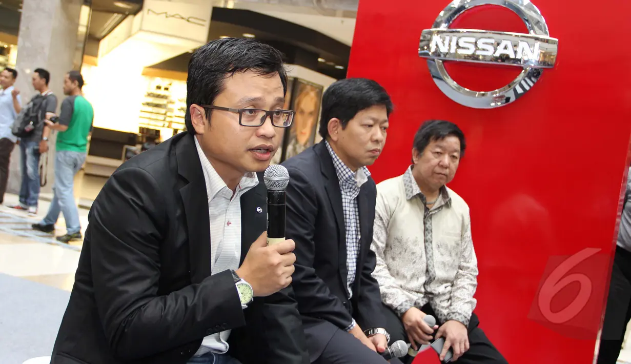 Pihak Nissan menyebutkan meski penampilan New Nissan Serena berubah drastis, namun banderol yang ditawarkan tidak naik drastis, Jakarta, Jumat (13/3/2015). (Liputan6.com/Helmi Afandi)
