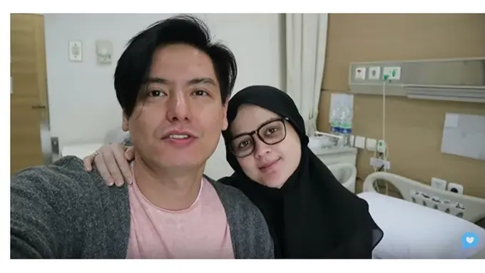 6 Momen Setia Roger Temani Cut Meyriska Lakukan Pemeriksaan