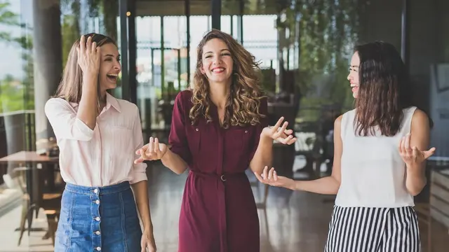 Tiga orang perempuan (Foto Dok: Freepik/odua)