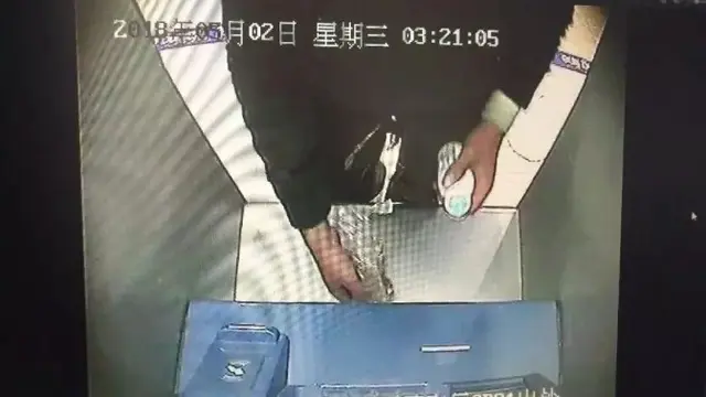 Pria Tiongkok Bobol ATM Dengan Menggunakan Kotorannya