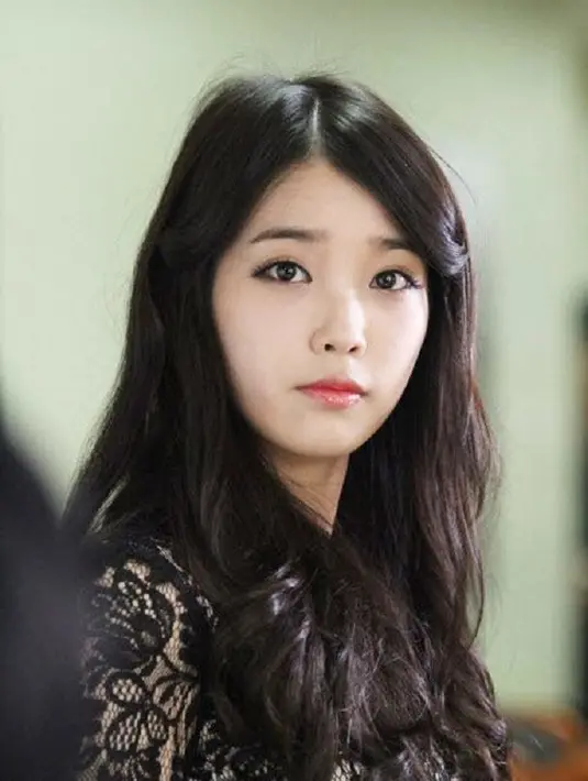 "Seseorang yang kutahu pergi ke sebuah restoran barbeque di SeongSudong, Seoul. Ia ternyata duduk bersebelahan dengan IU," ujarnya. (Foto: koreaboo.com)