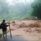 Musibah banjir bandang yang menyapu beberapa kampung dan desa di dua Kecamatan yakni Sukawening dan Karangtengah Sabtu lalu, murni karena faktor cuaca akibat tingginya curah hujan. (Liputan6.com/Jayadi Supriadin)