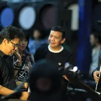 Ulang tahun Indosiar ke-22 akan digelar secara spektakuler. Cahaya lampu dengan tata teknologi mutakhir dan panggung megah. Malam puncak akan berlangsung pada Rabu, 11 Januari pukul 19.00 WIB.  (Adrian Putra/Bintang.com)