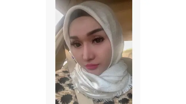 Sebut Penghasilan 500 Juta per Bulan, Ini 5 Potret Lucinta Luna Tampil Sederhana