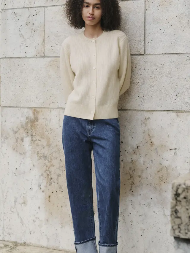 UNIQLO dan Comptoir des Cotonniers juga berinovasi dalam hal bahan.