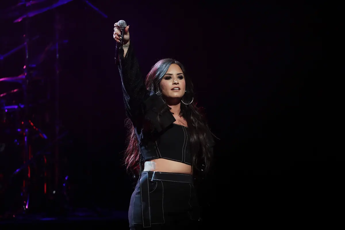 [Bintang] Demi Lovato Curhat Kecanduan Alkohol di Lagu Sober