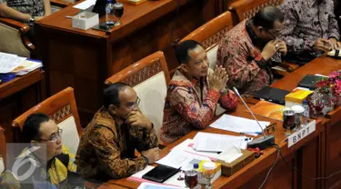 Kepala BNPT Komjen Pol Tito Karnavian saat melakukan Rapat Dengar Pendapat (RDP) dengan Komisi III DPR di Komples Parlemen, Jakarta, Rabu (13/4). RDP membahas Pelaksanaan tupoksi BNPT serta kendala dan hambatan yang dihadapi. (Liputan6.com/Johan Tallo)