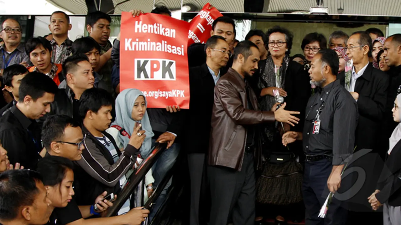 Penuhi Panggilan Mabes Polri, Staff KPK Iringi Bambang Widjojanto 