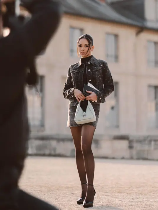 Hadir terlebih dahulu untuk Givenchy, Alyssa Daguise tampil fashionable [@alyssadaguise]