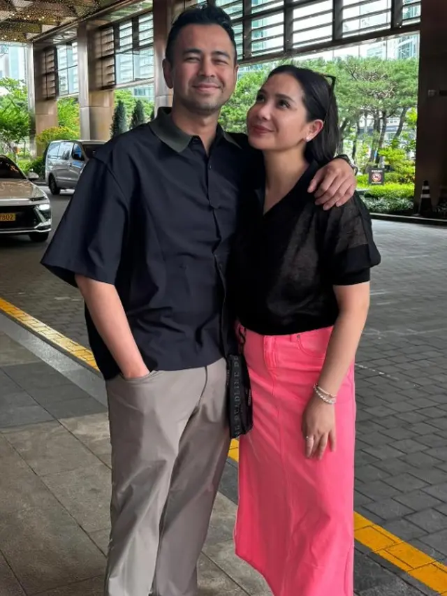 Padu Padan Kemeja Hitam ala Nagita Slavina Saat Nonton Konser Blackpink