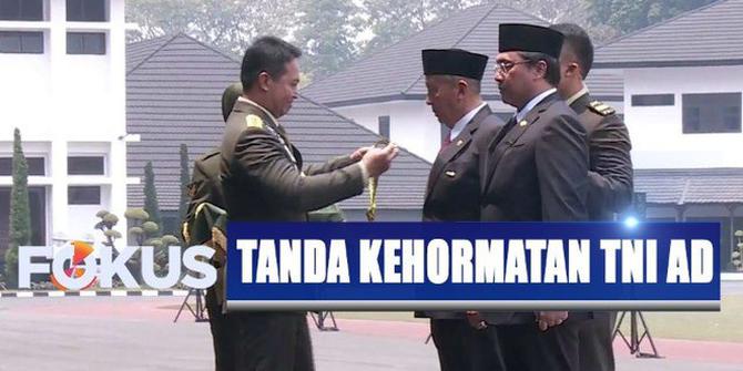 Tanda Kehormatan untuk 2 Pejabat Utama BPK dari TNI AD