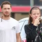 Shia LaBeouf jalan santai bersama sang kekasih, Mia Goth