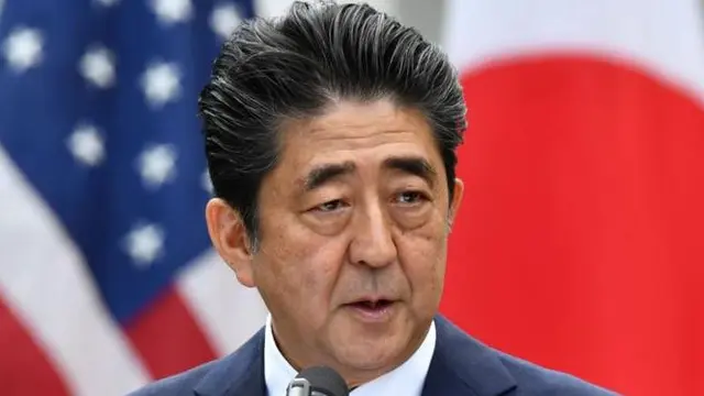 PM Jepang Shinzo Abe saat konferensi pers bersama Presiden AS Donald Trump di Gedung Putih (7/6) (AFP PHOTO)