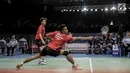 Ganda Campuran Indonesia Tontowi Ahmad/Liliyana Natsir saat beraksi melawan Dukyoung Kim/Kim Ha Na (Korea) pada laga pertama Indonesia Open 2017 di Jakarta, Selasa (13/6). Tontowi/Liliyana unggul dengan skor 19 - 21 - 21. (Liputan6.com/Faizal Fanani)