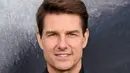 Tom Cruise, aktor yang berusia 55 tahun ini memang sudah banyak memainkan berbagai jenis karakter di semua judul film yang pernah dibintanginya. Namun, bukan beati ia juga tak mengalami kecelakaan di dalamnya. (AFP/Jamie McCarthy)