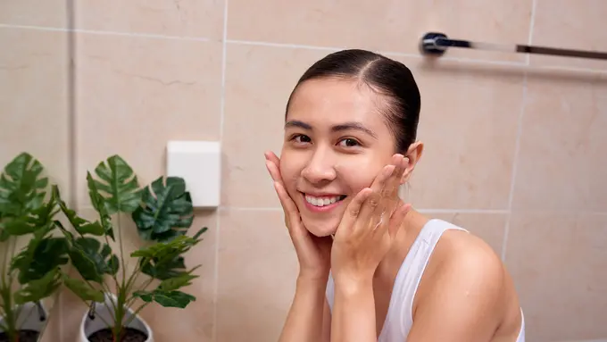 Bolehkah Eksfoliasi Wajah Saat Hamil? Intip Dulu Panduan Skincare yang Aman Yuk!